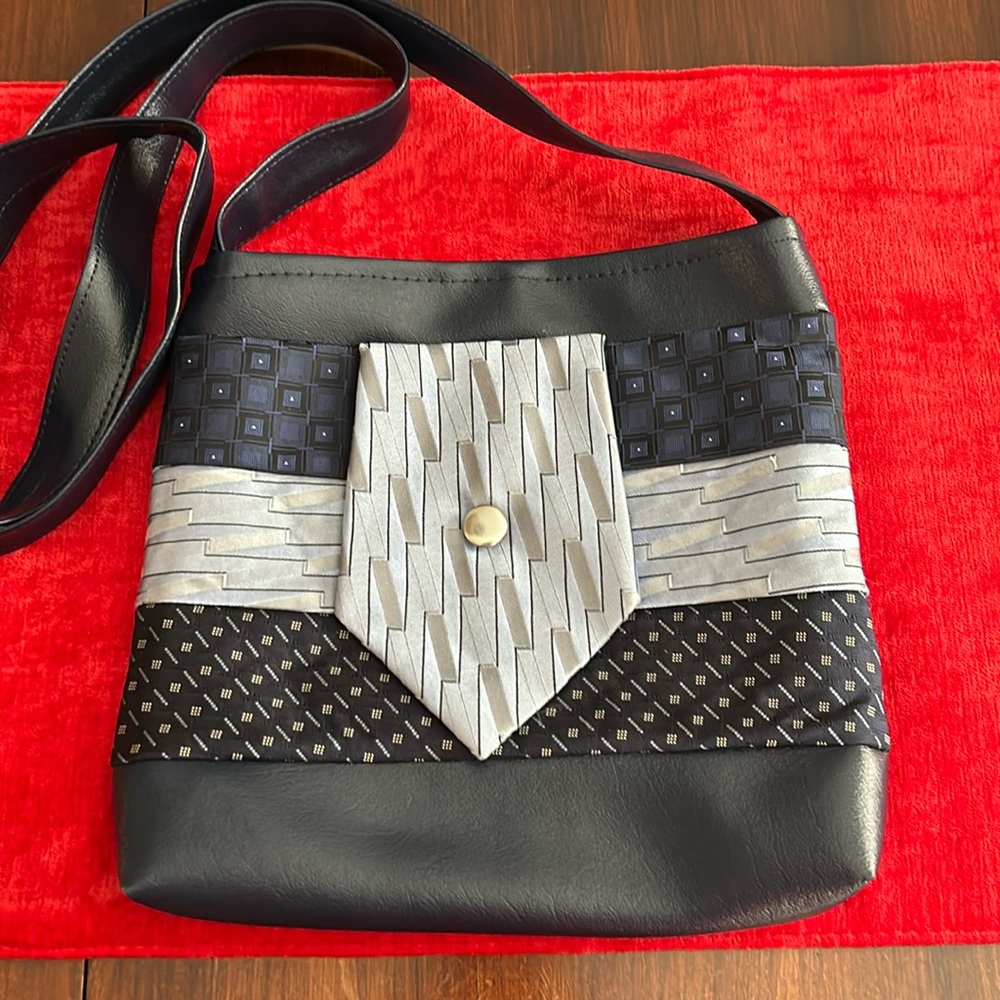 Great condition navy blue crossbody bag.